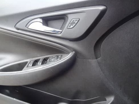 Used 2019 Chevrolet Malibu LT w/ Leather Package FWD image 15