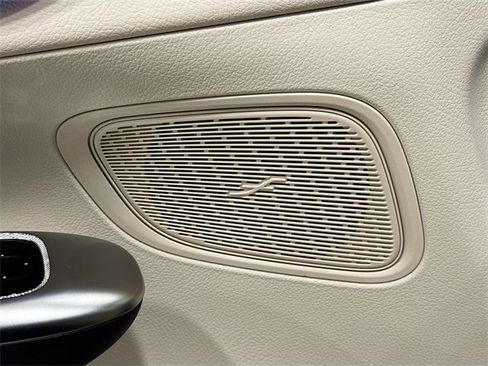 Used 2025 Mercedes-Benz GLC 300 4MATIC image 18