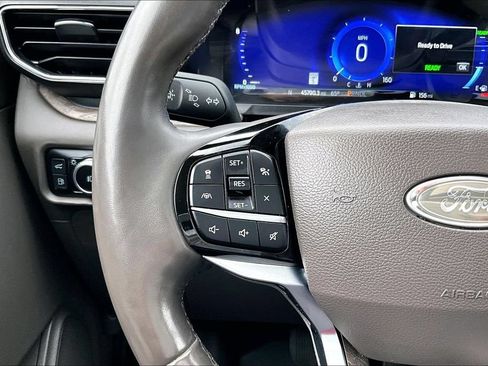 Used 2023 Ford Explorer Platinum w/ Technology Package RWD image 11