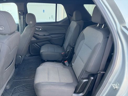 Used 2023 Chevrolet Traverse LT image 11