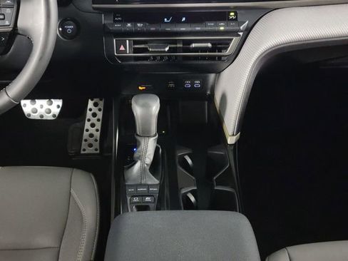 Used 2025 Toyota Camry SE FWD image 24