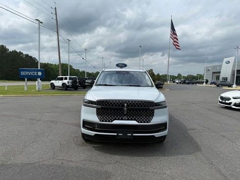 Used 2025 Lincoln Navigator L Reserve AWD/4WD image 2