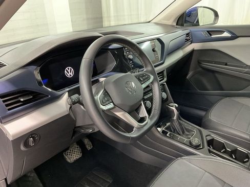 Used 2023 Volkswagen Taos SE w/ Panoramic Sunroof Package AWD/4WD image 17