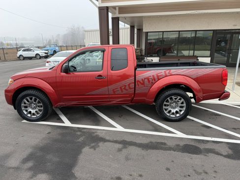 Used 2012 Nissan Frontier SV w/ Sport Appearance Pkg image 3