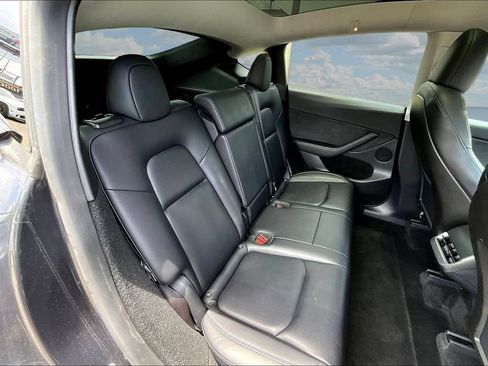 Used 2024 Tesla Model Y Long Range RWD image 23