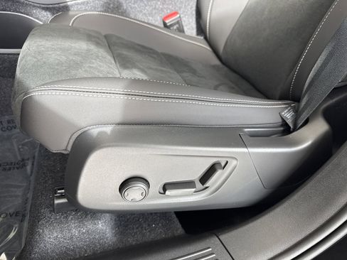 New 2026 Volvo XC40 B5 Ultra w/ Protection Package Premier image 10