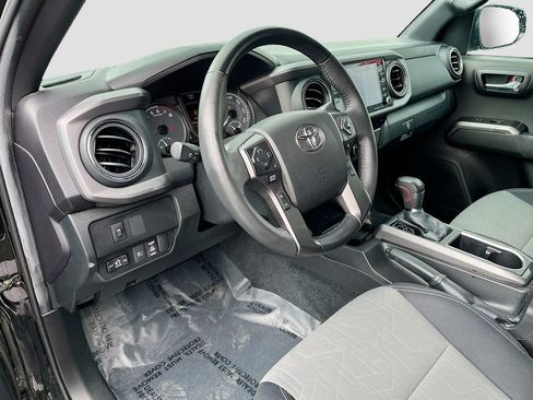 Used 2022 Toyota Tacoma TRD Sport w/ Black Out Package (TMS) AWD/4WD image 9