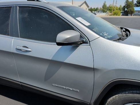 Used 2016 Jeep Cherokee Latitude AWD/4WD image 15