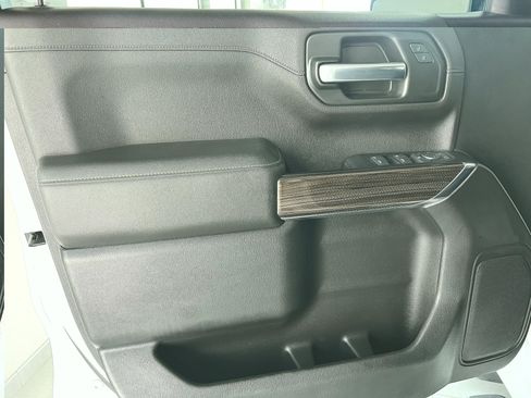 Used 2019 Chevrolet Silverado 1500 LT w/ Convenience Package AWD/4WD image 8