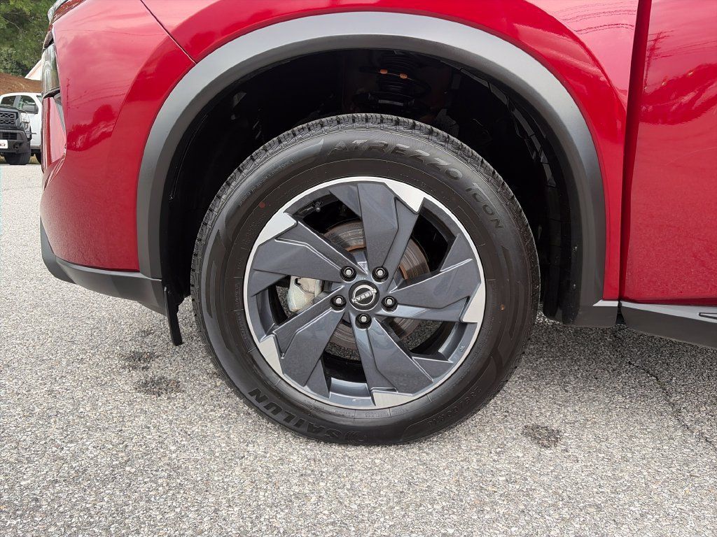 Used 2025 Nissan Rogue SV FWD image 26