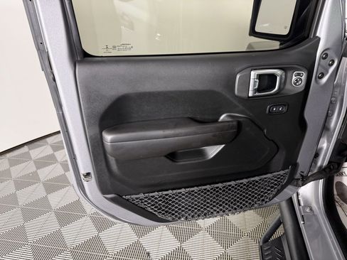 Used 2018 Jeep Wrangler Unlimited Rubicon w/ Cold Weather Group image 13