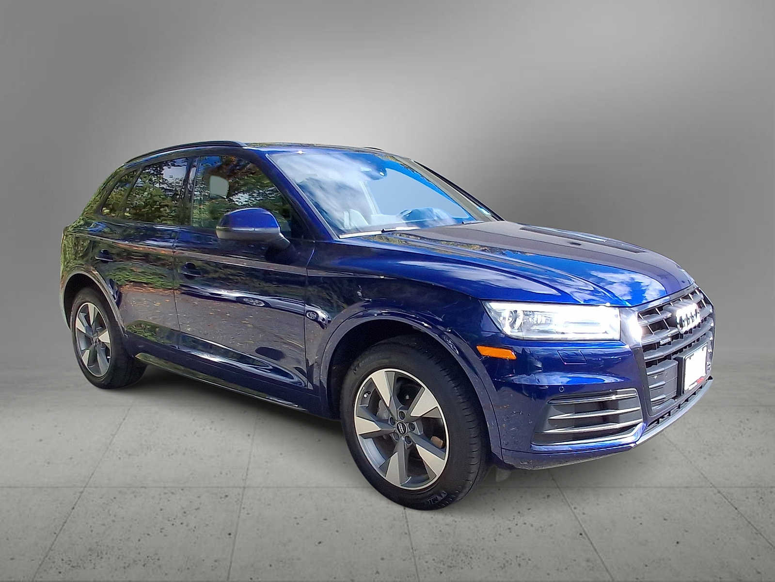 Used 2020 Audi Q5 2.0T Premium w/ Titanium Sport Package AWD/4WD image 2
