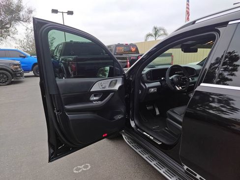 Used 2025 Mercedes-Benz GLS 63 AMG 4MATIC image 4