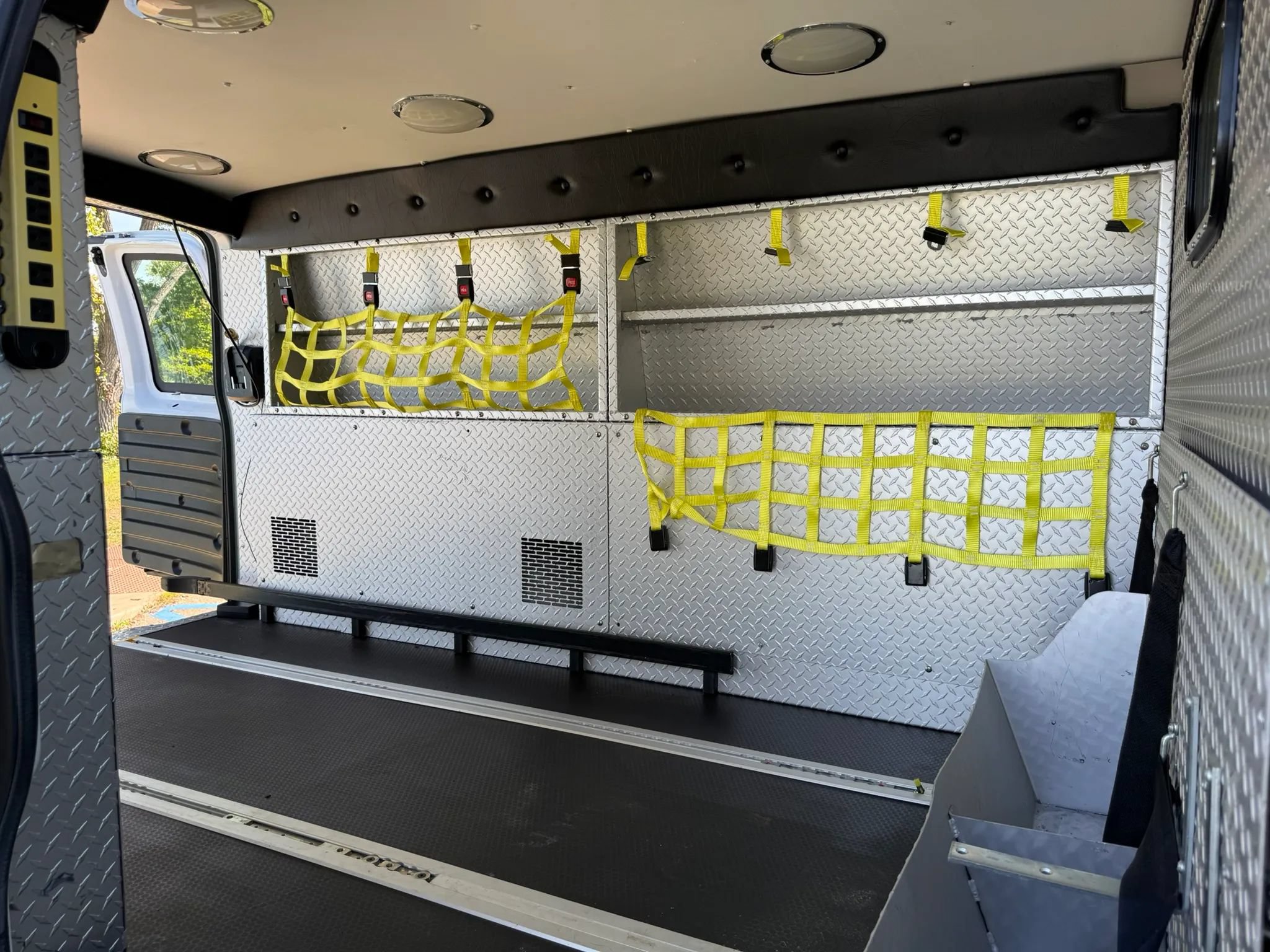 Used 2015 GMC Savana 2500 RWD image 16