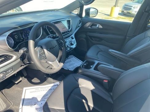 New 2026 Chrysler Voyager LX FWD image 15