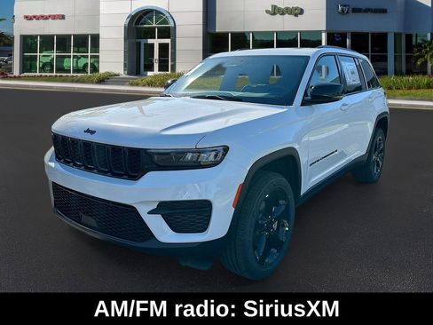 New 2025 Jeep Grand Cherokee Laredo image 3