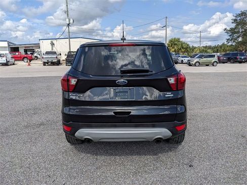 Used 2019 Ford Escape SE image 5