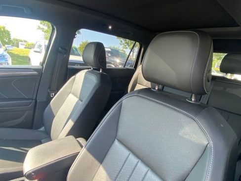 Used 2023 Volkswagen Tiguan SE R-Line FWD image 6