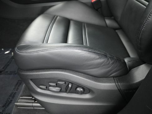 Used 2022 Porsche Cayenne Turbo image 6