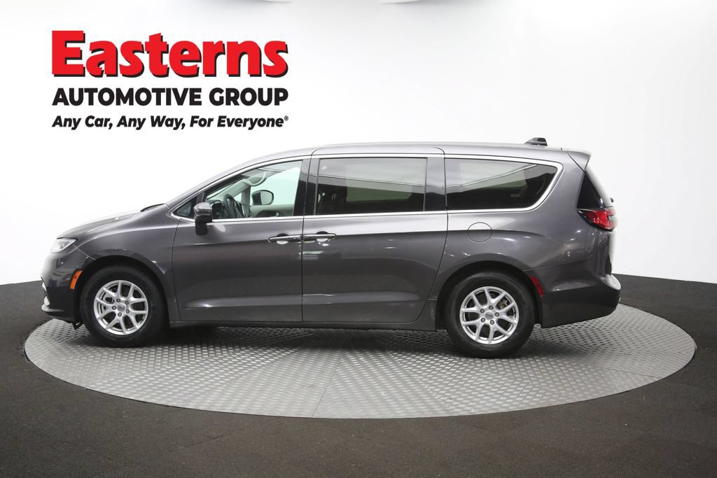 Used 2023 Chrysler Pacifica Touring-L FWD image 62