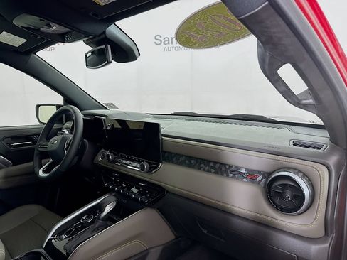 Used 2024 Chevrolet Colorado ZR2 w/ ZR2 Convenience Package III AWD/4WD image 29