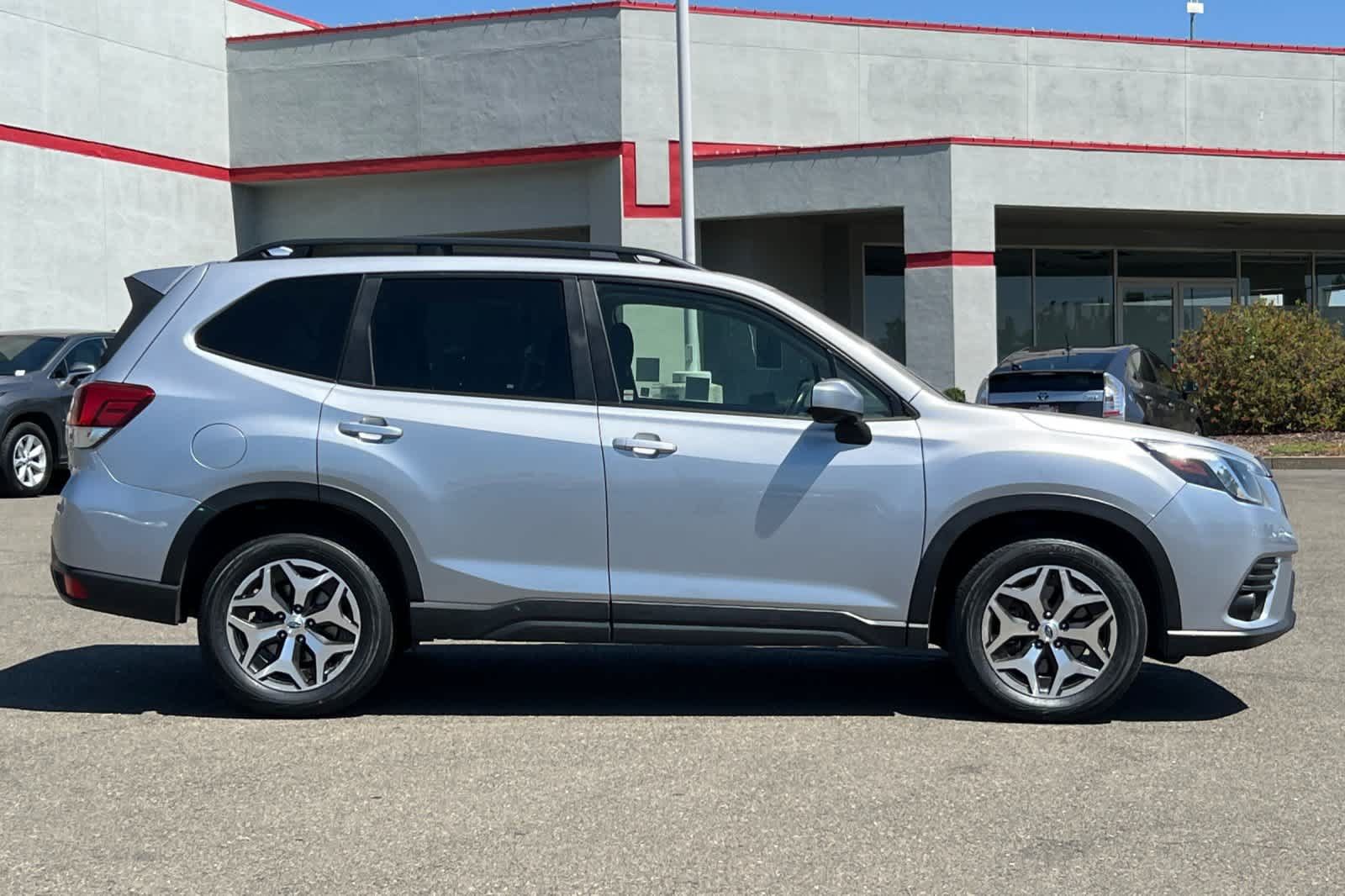 Used 2023 Subaru Forester Premium AWD/4WD image 6