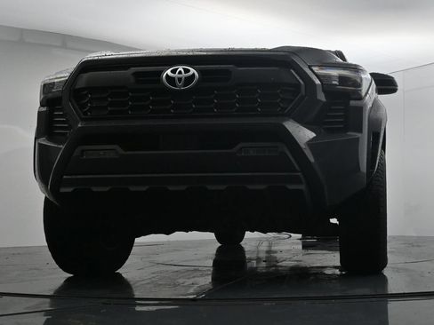 Used 2024 Toyota Tacoma TRD Off-Road AWD/4WD image 36