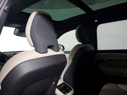 Used 2026 Volvo XC90 B6 Plus w/ Protection Package Premier AWD/4WD image 14