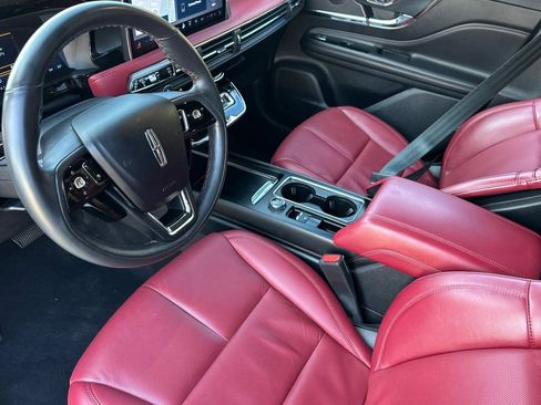 Used 2023 Lincoln Corsair Reserve w/ Jet Appearance Package image 4