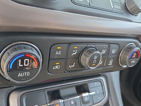 Used 2023 GMC Acadia AT4 w/ Technology Package AWD/4WD image 21