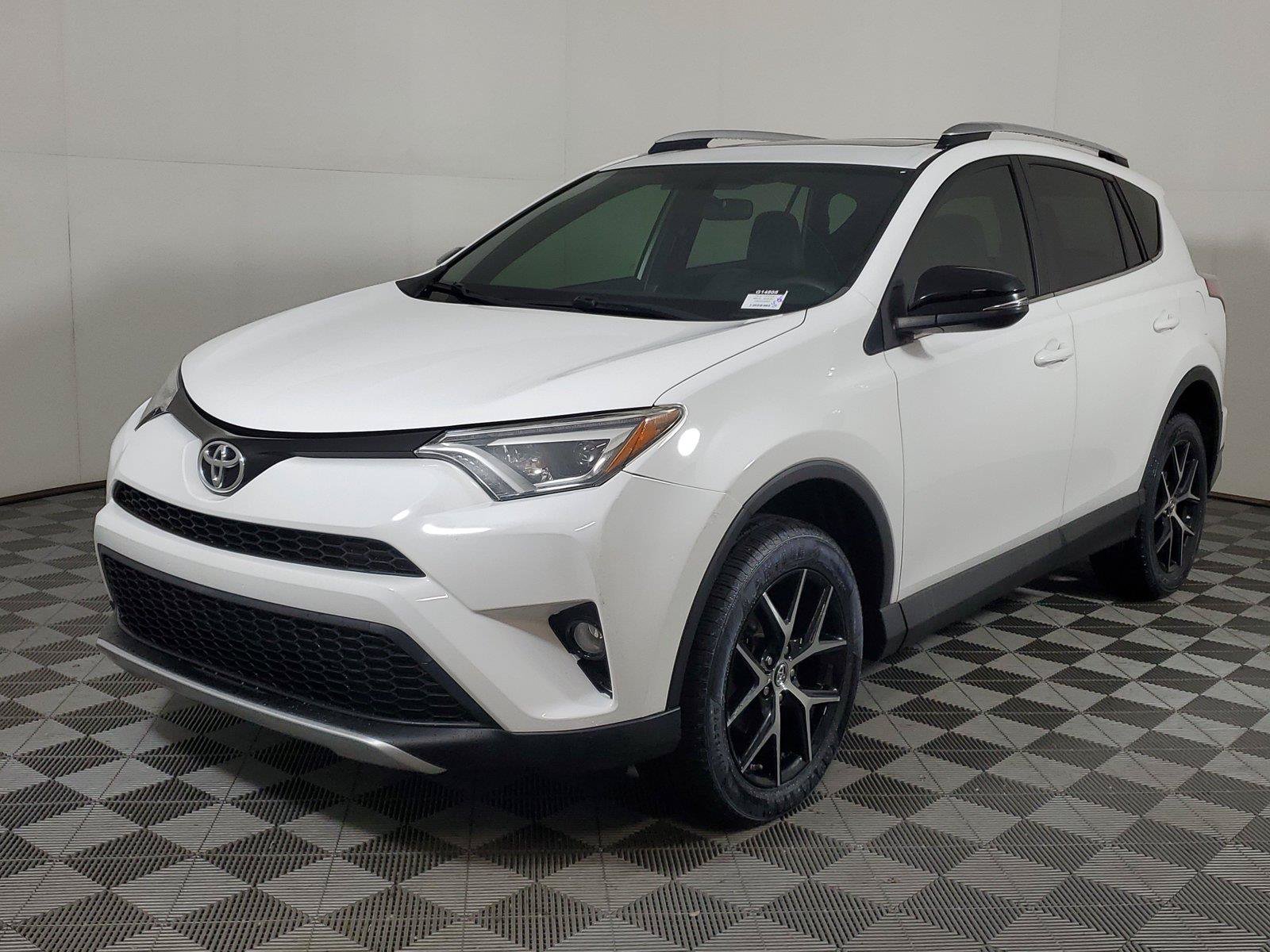 Used 2016 Toyota RAV4 SE FWD image 1
