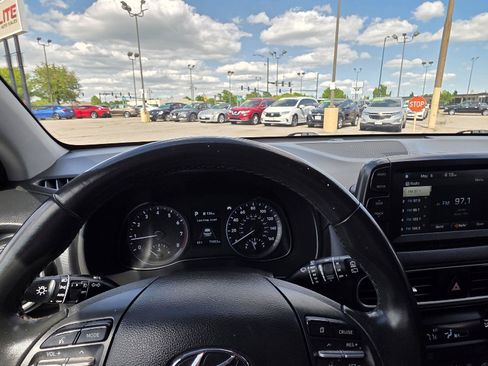 Used 2019 Hyundai Kona Limited FWD image 27