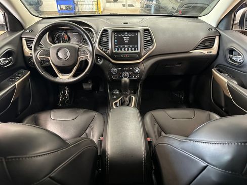 Certified 2018 Jeep Cherokee Limited w/ Trailer Tow Group AWD/4WD image 12