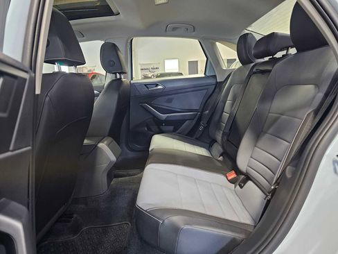 Certified 2025 Volkswagen Jetta SE image 17