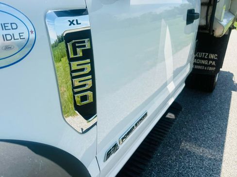 Used 2019 Ford F550 4x4 Regular Cab Super Duty image 3