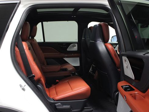 Used 2025 Lincoln Aviator Reserve w/ Equipment Group 201A AWD/4WD image 16