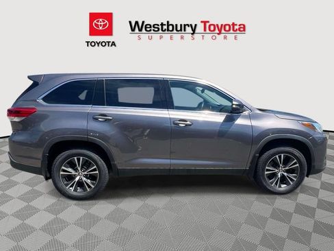 Certified 2019 Toyota Highlander LE AWD/4WD image 6