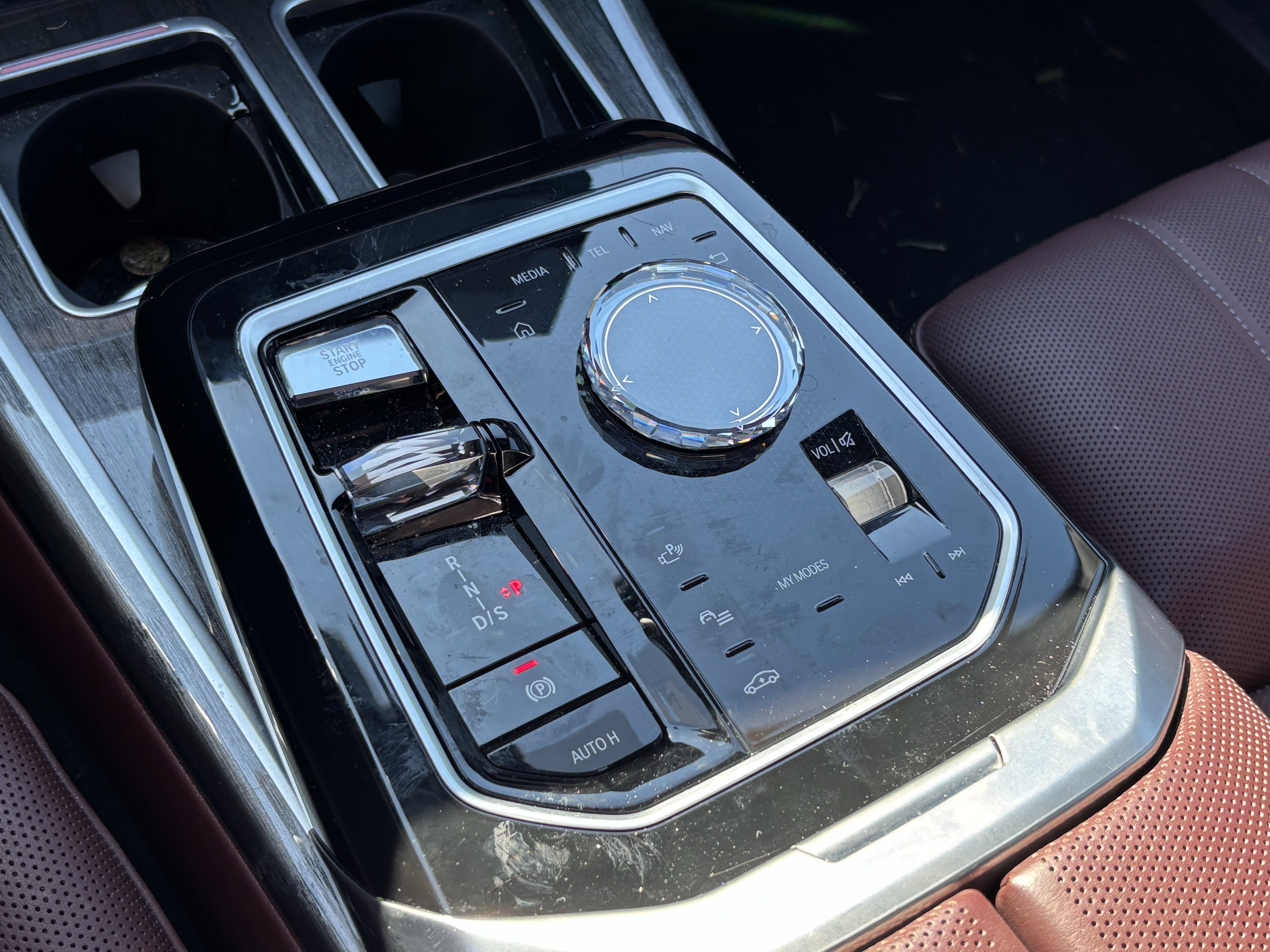 Certified 2024 BMW 750e xDrive w/ Executive Package AWD/4WD image 26