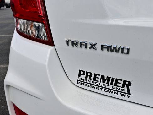 Used 2021 Chevrolet Trax LT w/ LT Convenience Package AWD/4WD image 10