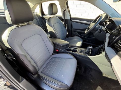 Used 2025 Volkswagen Jetta SE image 37