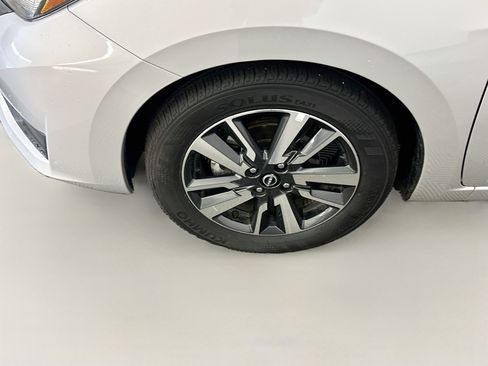 Used 2025 Nissan Versa SV FWD image 11