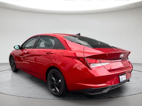 Used 2021 Hyundai Elantra SEL FWD image 7