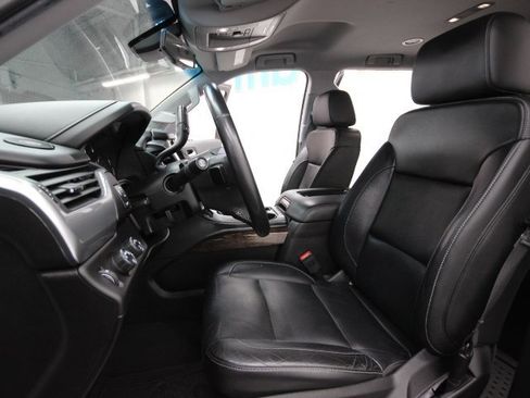 Used 2019 Chevrolet Suburban LT image 16