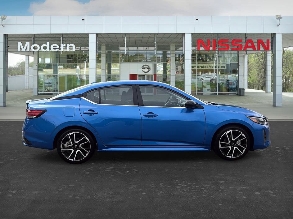 Certified 2025 Nissan Sentra SR FWD image 6