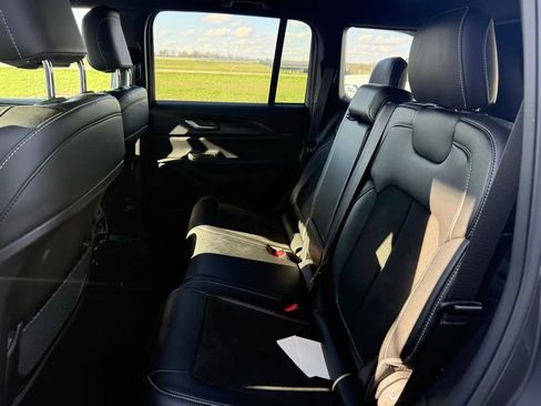 Used 2024 Jeep Grand Cherokee Altitude image 14