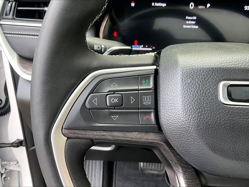 Used 2025 Jeep Grand Cherokee Limited w/ Luxury Tech Group II AWD/4WD image 23