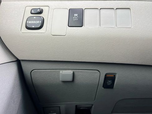 Used 2014 Toyota Sienna SE image 31