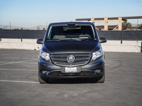 Used 2022 Mercedes-Benz Metris image 2