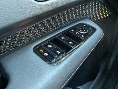 Certified 2023 Nissan Ariya FWD image 25