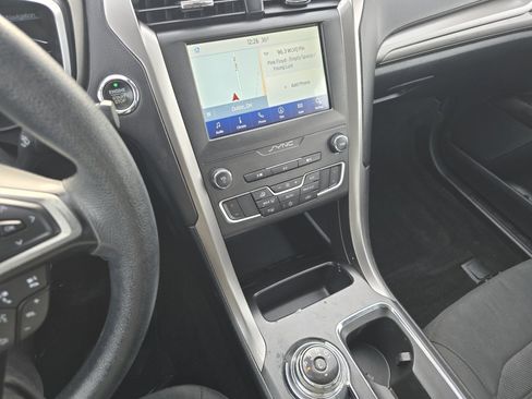 Used 2020 Ford Fusion SE image 28